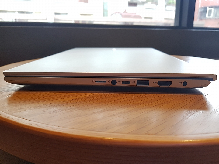 【小宅開箱】ASUS VivoBook S15 S532 上班切歌、回Line不煩惱 秘密的第二螢幕
