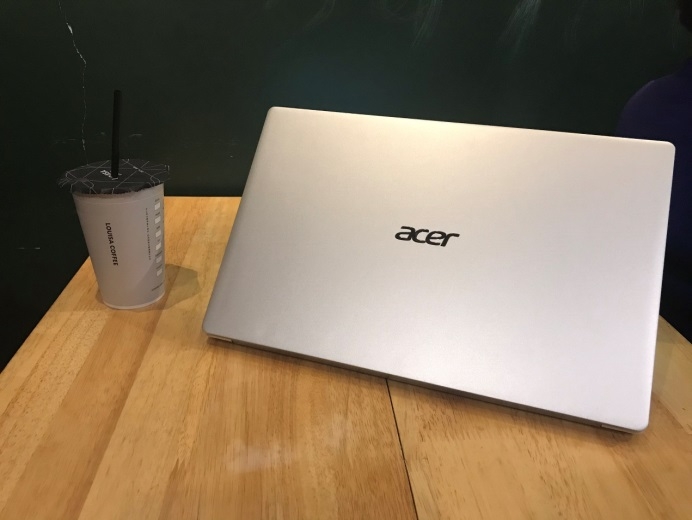 [分享] 開會和出差都能輕輕鬆鬆的Acer Swift 5