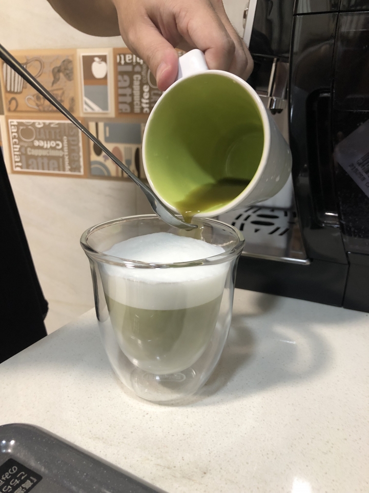 [開箱]豬隊友也能快速上手的DeLonghi迪朗奇全自動義式咖啡機【ECAM23.260.SB欣穎型】