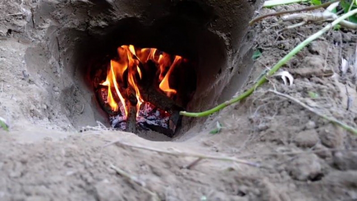 可防風的「達科他火炕」與「埋鍋造飯」實作示範，野外生存必學。Dakota Fire