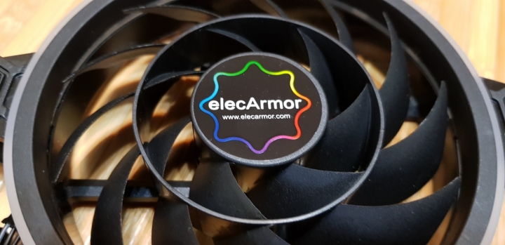 電鎧 elecArmor 幻彩風暴 ARGB~主板神光同步/ 獨自魅力 任你抉擇!