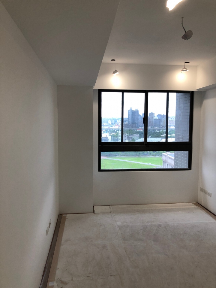 【開箱】光與影、黑白灰 台中逢甲 4房 重點裝潢 好 ~~~ 不簡單 ( 純看裝潢內容 )