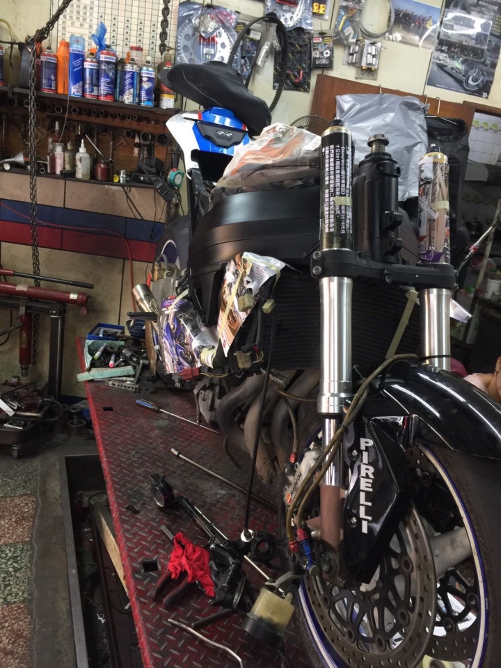 HONDA 929 變身 BMW S1000RR HP4