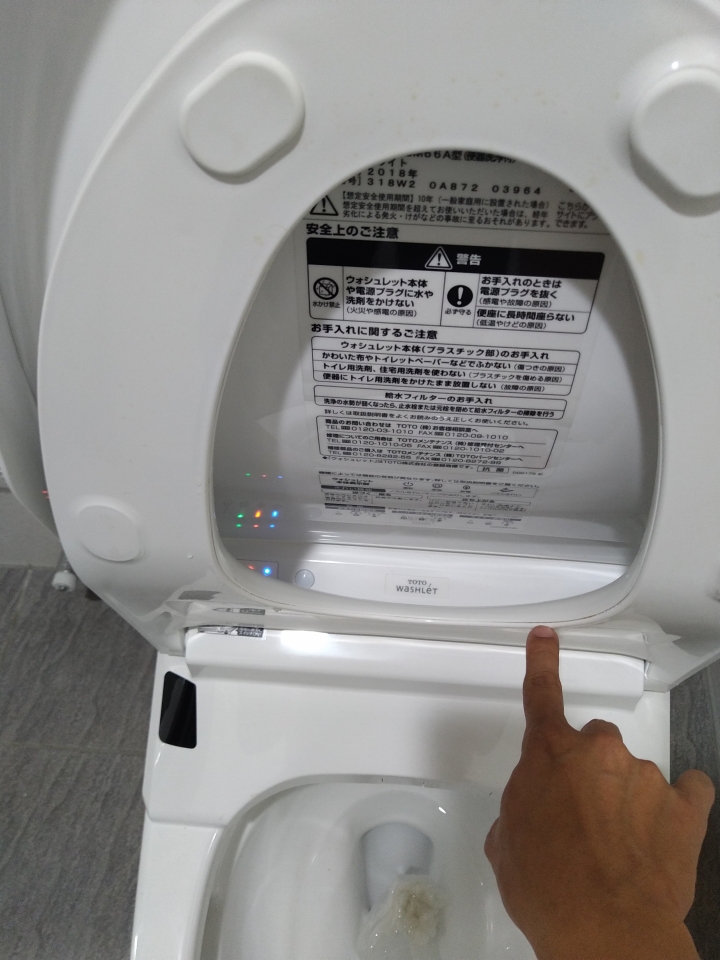 求助toto免治馬桶蓋上面的尿怎麼清