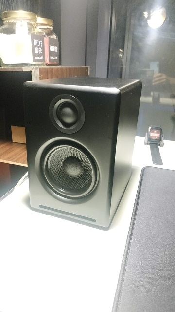 主動式喇叭Audioengine A2左右音量差很多
