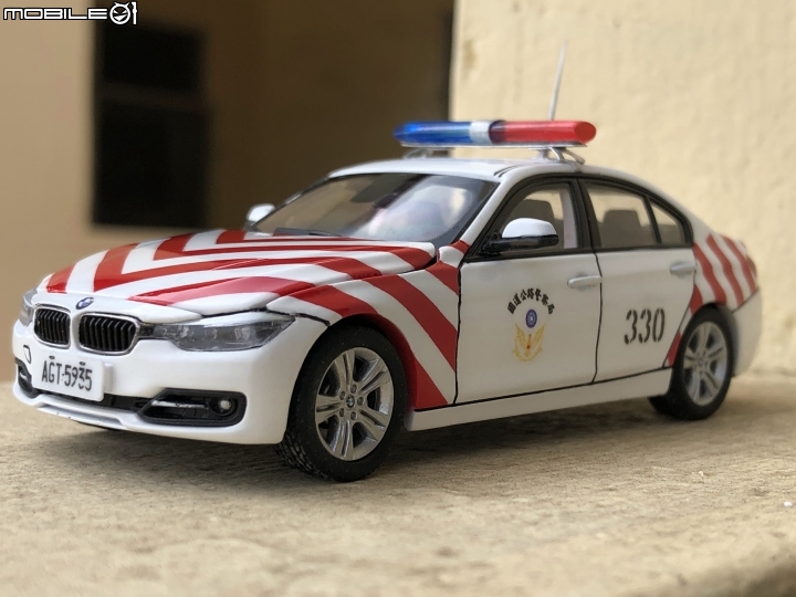 1/43 國道警察 BMW F30 紅斑馬巡警車