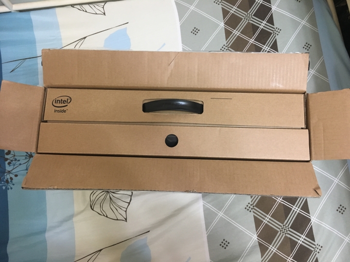 ASUS X571開箱(偷渡室友的X560小比較)