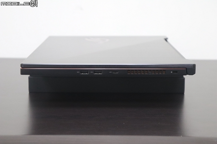 兼具PD充電實用性和效能暢玩AAA遊戲,大尺寸電競筆電ROG Zephyrus S GX701開箱心得