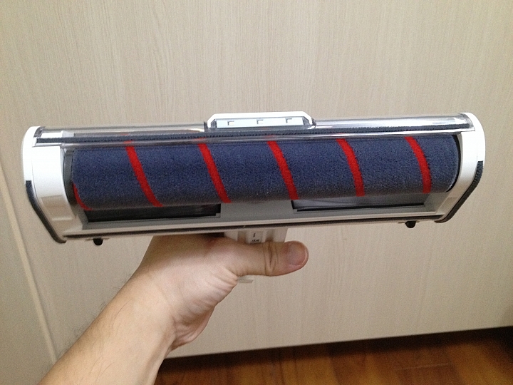 大叔家中兩大三小與《PUPPY小狗電器T10 Home無線手持吸塵器》的試用心得，左右開攻都很讚；Do Vacumming變成舉手之勞喔。
