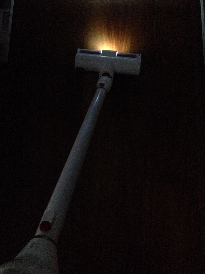 大叔家中兩大三小與《PUPPY小狗電器T10 Home無線手持吸塵器》的試用心得，左右開攻都很讚；Do Vacumming變成舉手之勞喔。