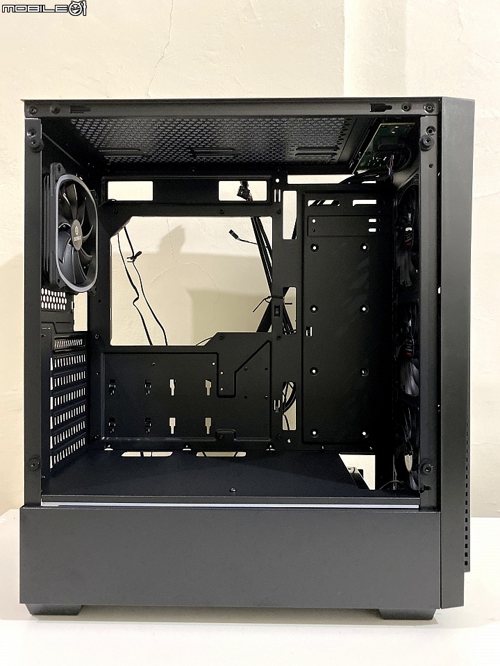 [開箱] ENERMAX 星光戰士  SF30 機殼 (圖多)