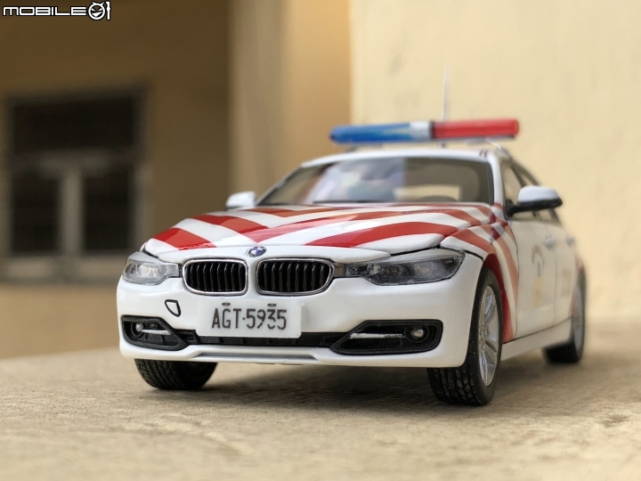 1/43 國道警察 BMW F30 紅斑馬巡警車