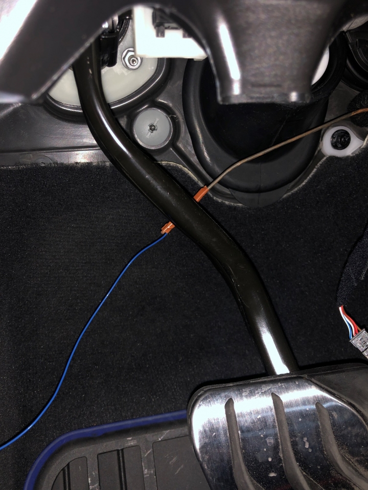 BMW 320i M Sport 加裝後車箱車內開啟按鍵 DIY