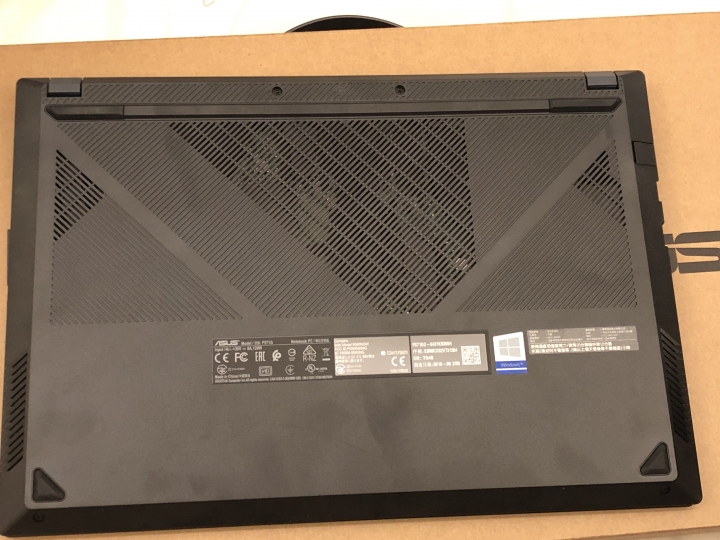 ASUS F571 高CP值筆電簡單開箱 Feat鳳梨鮮蝦燉飯