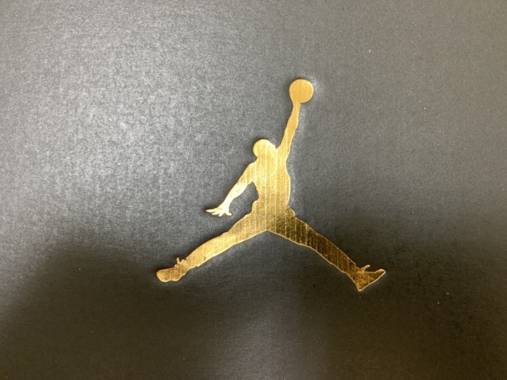 NIKE AIR JORDAN 1 MID 真假?