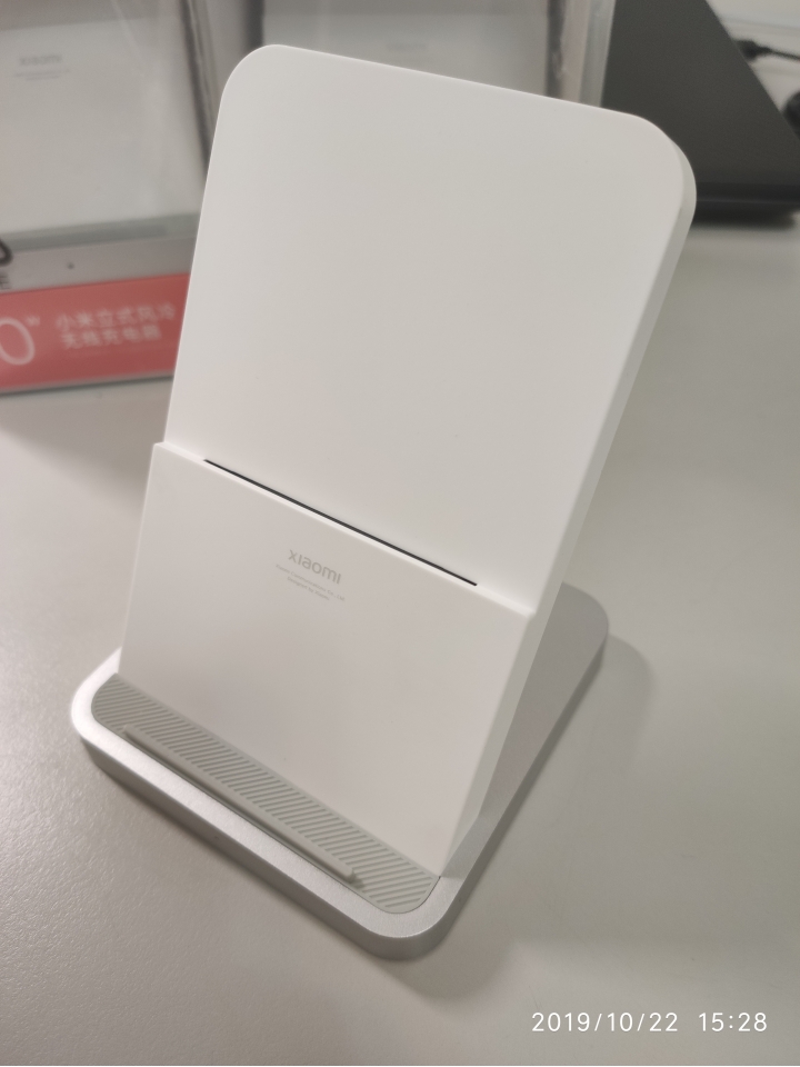 小米立式風冷30W無線充電分享（by小米9）
