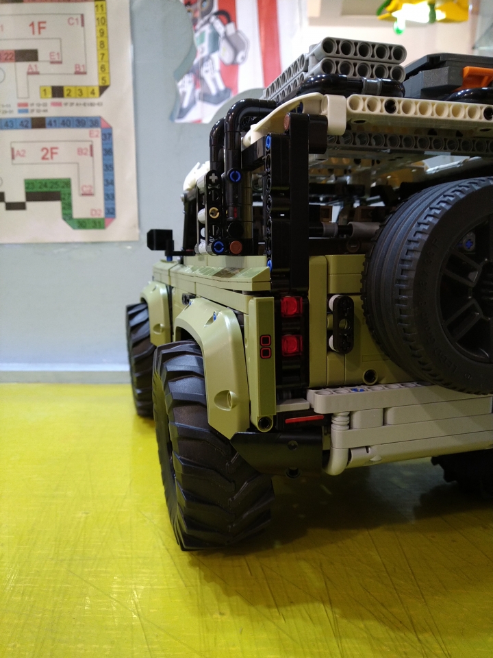 [ LEGO Technic ] 42110 Land Rover Defender 開箱