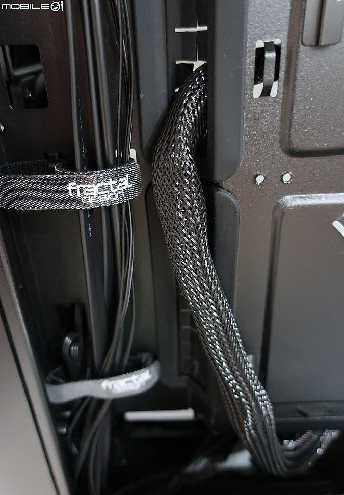 點我看大圖 超軟 UltraFlex排線 Fractal Design ION+ 860P 白金全模10年保開箱