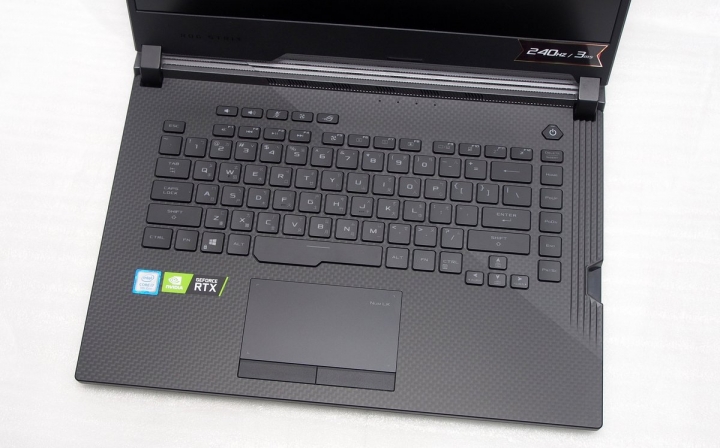 當超跑設計融合 RGB 華碩 ROG STRIX SCAR III G531GW