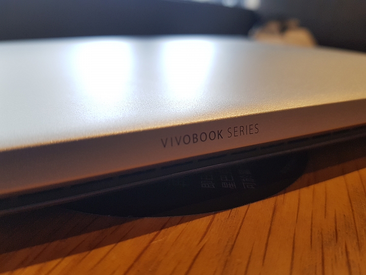 【小宅開箱】ASUS VivoBook S15 S532 上班切歌、回Line不煩惱 秘密的第二螢幕