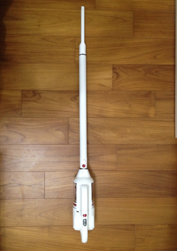 大叔家中兩大三小與《PUPPY小狗電器T10 Home無線手持吸塵器》的試用心得，左右開攻都很讚；Do Vacumming變成舉手之勞喔。