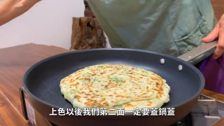 放棄在業界工作，來賣蔥油餅