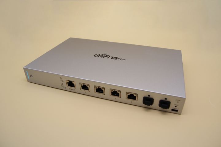 UniFi 10G 6-Port 802.3bt PoE++ Switch 分享