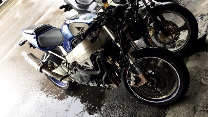 HONDA 929 變身 BMW S1000RR HP4
