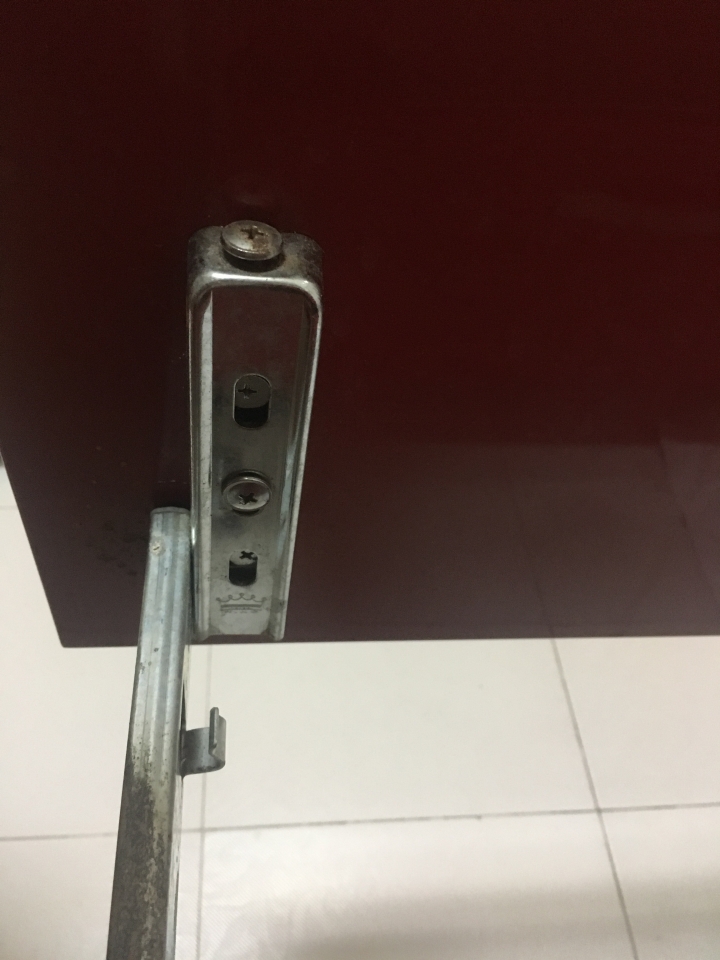 請問如何拆除滑軌或抽屜門片(附圖)