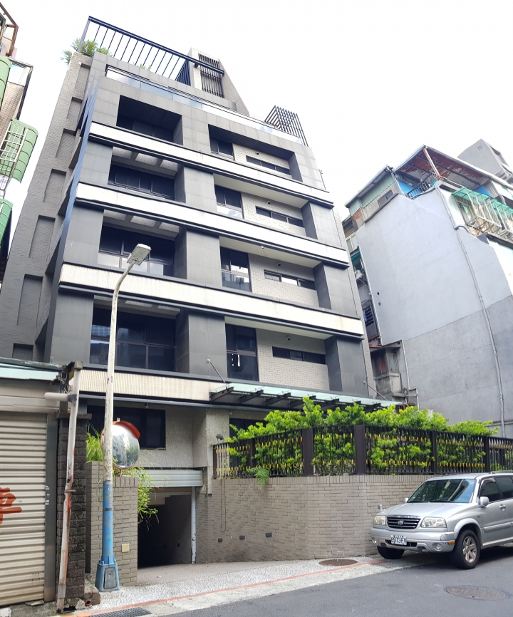 點我看大圖 台北小建商來不及建案取名就陷法拍