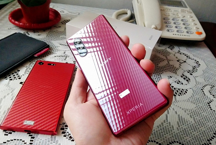 XPERIA 5 璃光紅簡單開箱(XZP鏡紅同框)