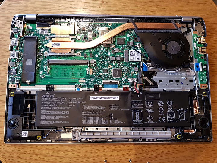 【小宅開箱】ASUS VivoBook S15 S532 上班切歌、回Line不煩惱 秘密的第二螢幕