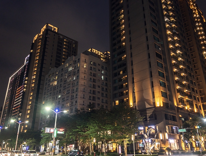 點我看大圖 幾款IPHONE 夜拍APP介紹 簡單感想~~