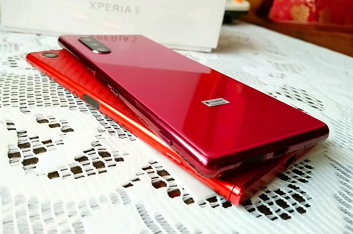 XPERIA 5 璃光紅簡單開箱(XZP鏡紅同框)