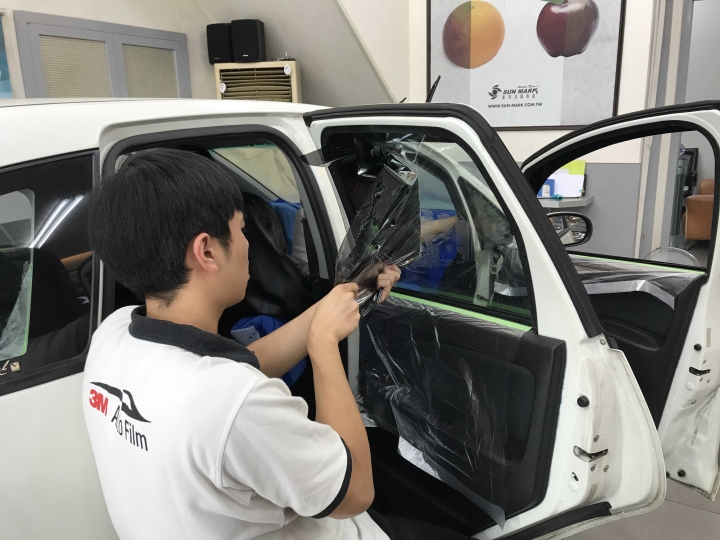 舊車換隔熱紙經驗分享(三菱colt plus)