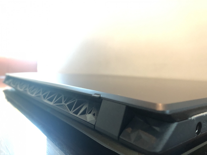 ASUS F571 高CP值筆電簡單開箱 Feat鳳梨鮮蝦燉飯