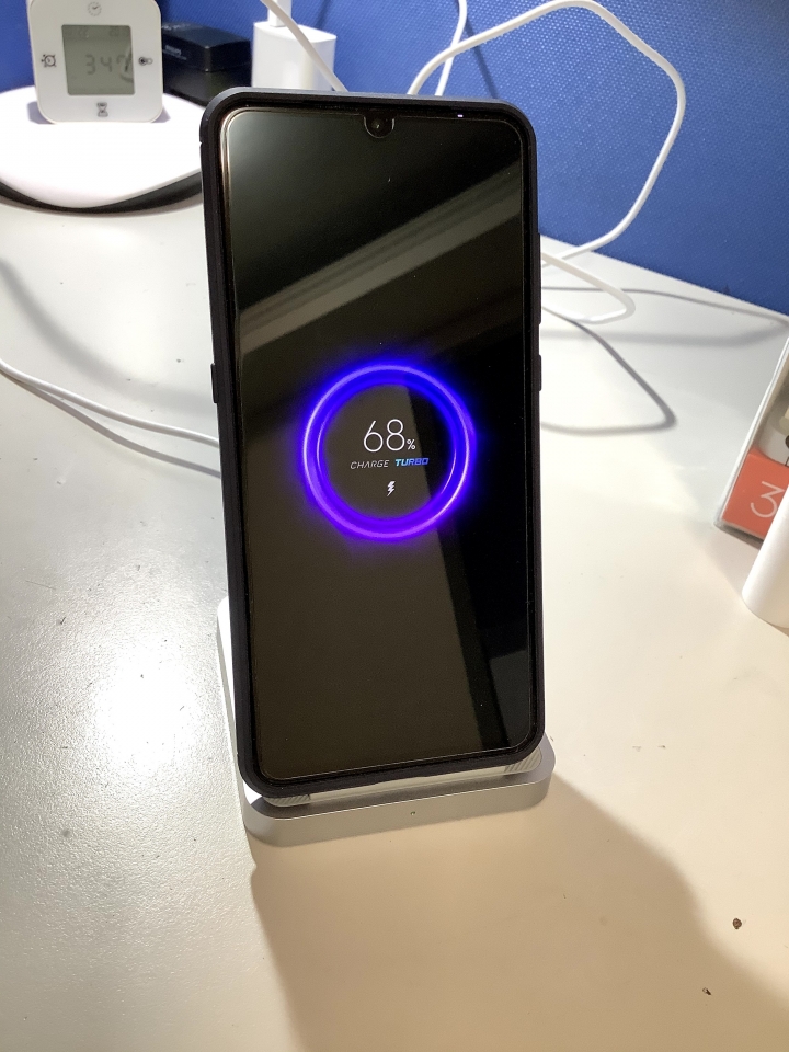 小米立式風冷30W無線充電分享（by小米9）
