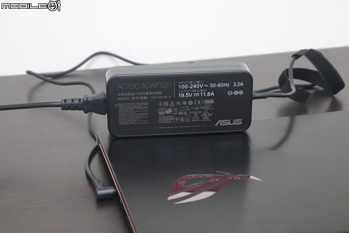 兼具PD充電實用性和效能暢玩AAA遊戲,大尺寸電競筆電ROG Zephyrus S GX701開箱心得