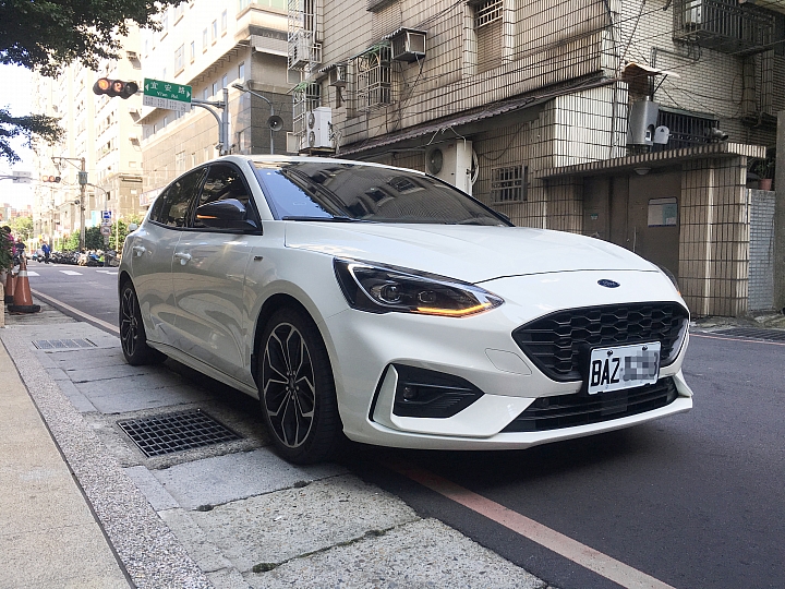 Focus MK4 改上歐洲原廠件LED轉向魚眼頭燈 Adaptive LED