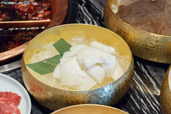 和牛牛油與重慶麻辣鍋結合的精彩美味《麻辣45》正式在台開幕！
