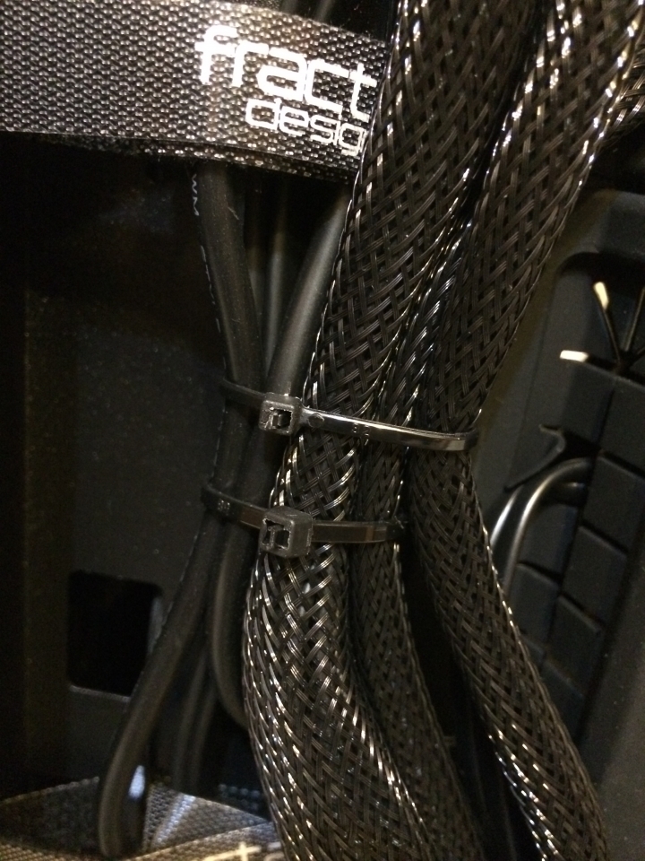 有什麼工具可以把這束線 剪掉?