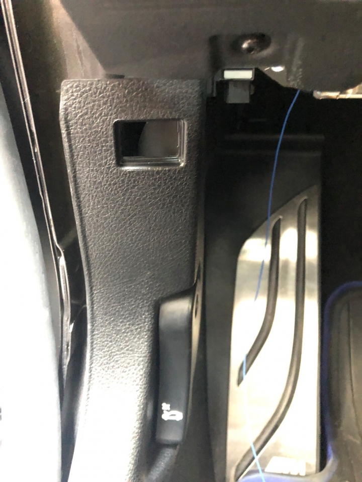 BMW 320i M Sport 加裝後車箱車內開啟按鍵 DIY