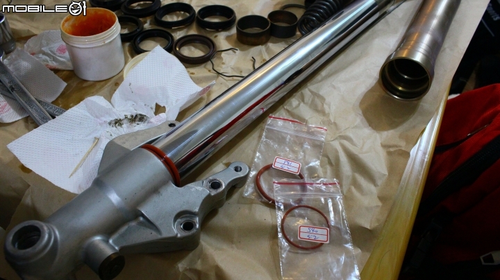 [DIY] ZXR250 前倒叉漏油! 簡易分解保養圖文