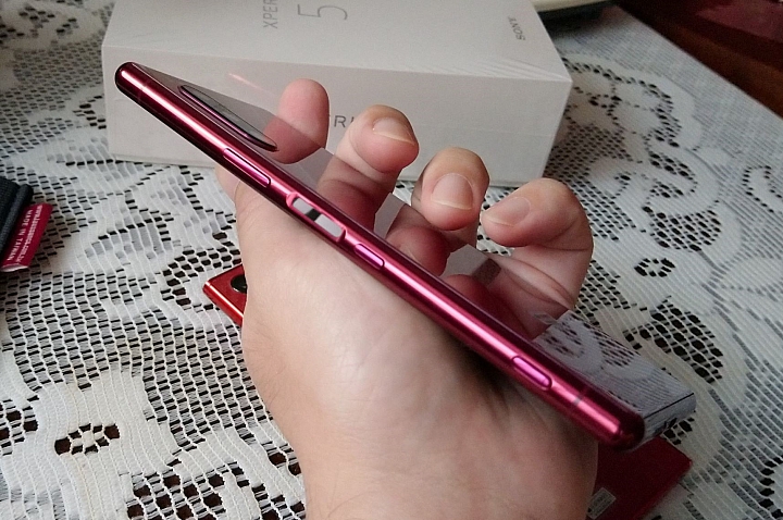 XPERIA 5 璃光紅簡單開箱(XZP鏡紅同框)