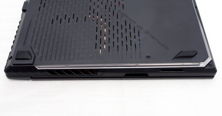 當超跑設計融合 RGB 華碩 ROG STRIX SCAR III G531GW