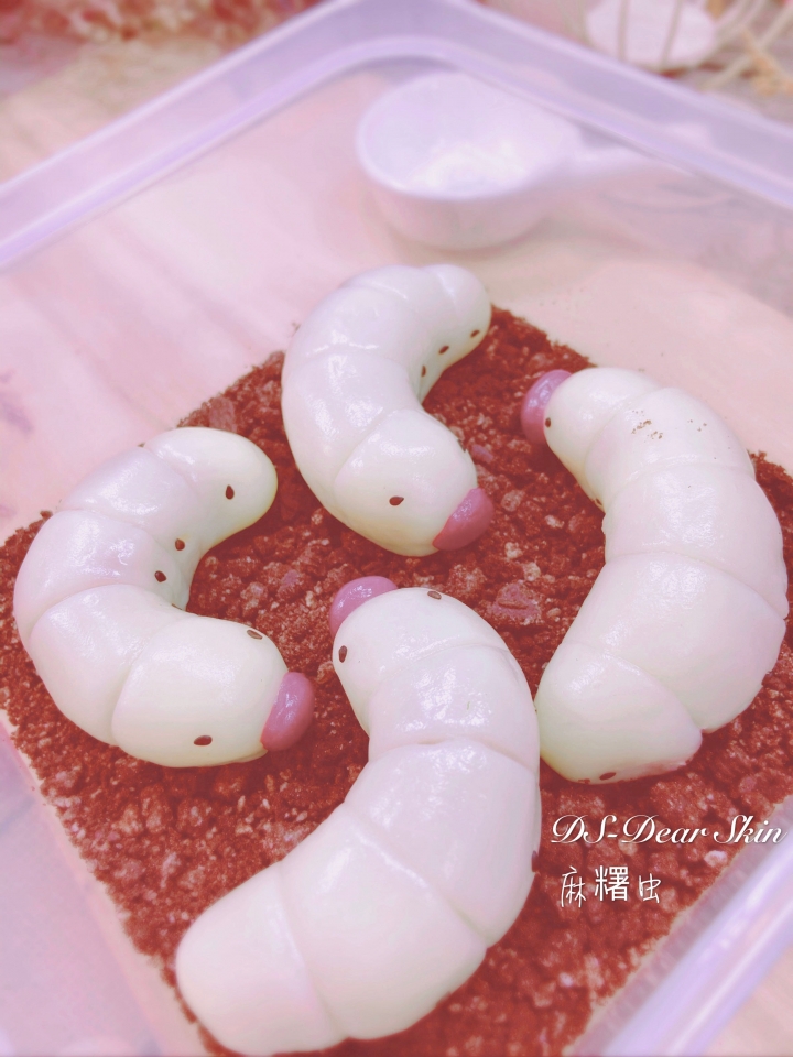 剛剛吃了一條 老婆做的麻糬蟲…