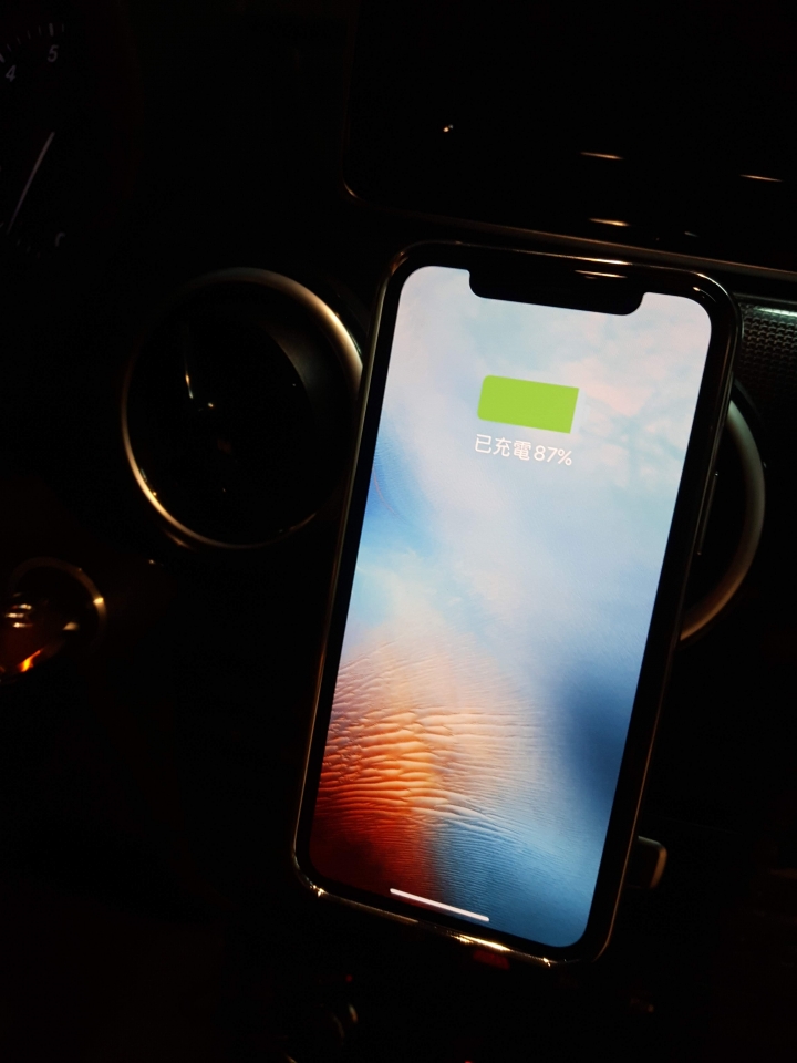 SnapTo™ 磁吸無線充電手機車用支架實測試用心得