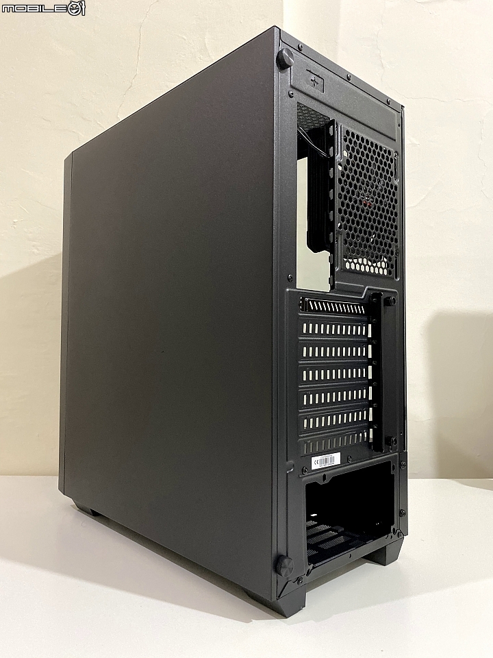 [開箱] ENERMAX 星光戰士  SF30 機殼 (圖多)