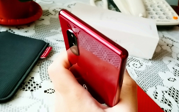 XPERIA 5 璃光紅簡單開箱(XZP鏡紅同框)