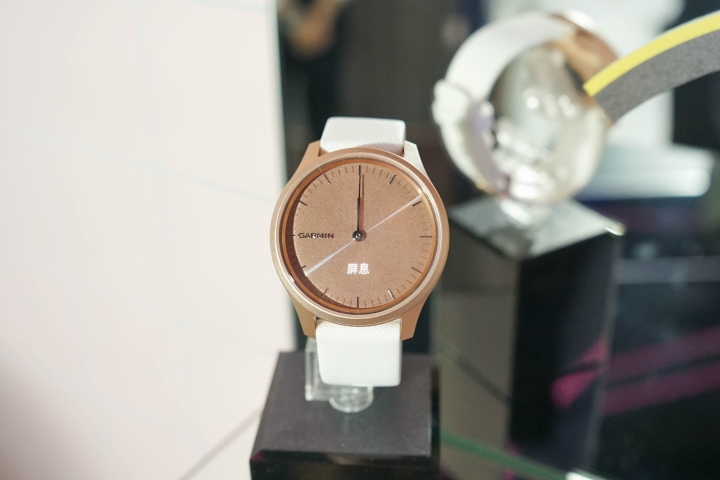 Garmin 全新一代敲敲錶 vivomove 系列發表!女神莫允雯也好心動